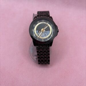 Sophisticated Black and Gold Men's Watch